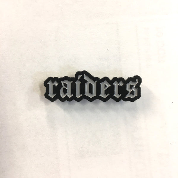Raiders Old English pin